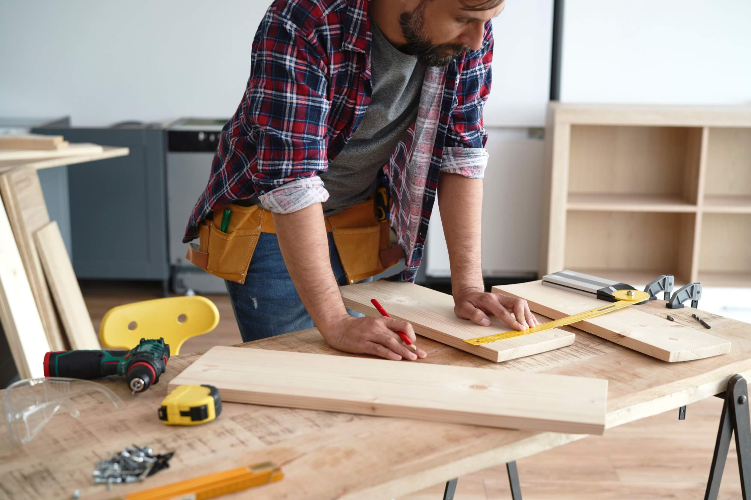 Best Carpenter Tools for Woodworking Contractors